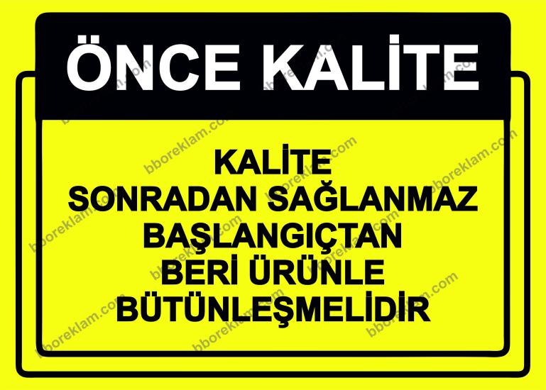 Önce Kalite.  Kalite Sonradan Sağlanmaz Başlangıçtan Beri Ürünle Bütünleşmelidir Uyarı Levhası