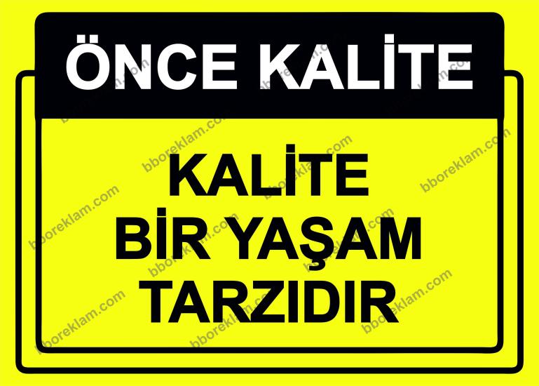 Önce Kalite.  Kalite Bir Yaşam Tarzıdır Uyarı Levhası